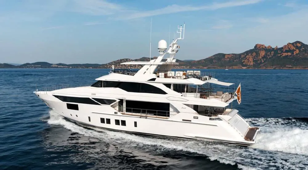 Benetti 38m — yacht photograph 1
