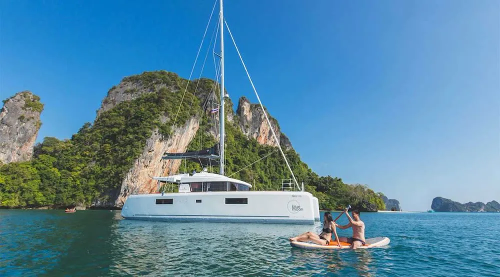 Lagoon 52F (2018) — yacht photograph 1