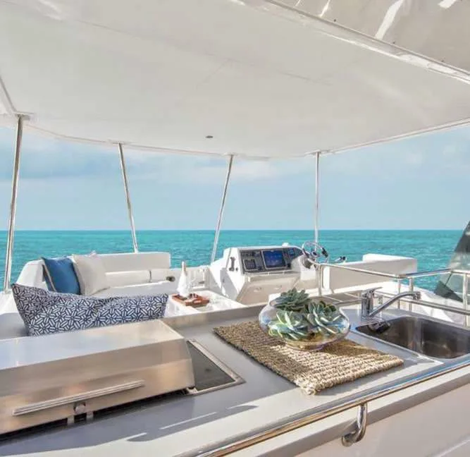 Estrella · Leopard 43 — yacht photograph 1