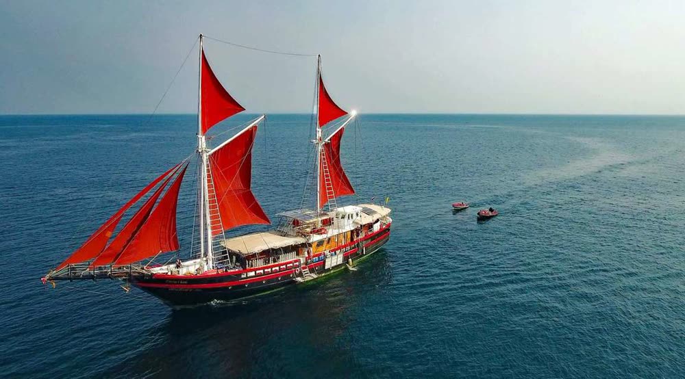 The Phinisi — Dive Safari Liveaboard, Phuket