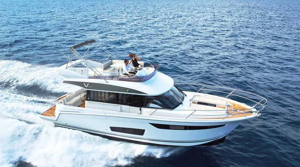 Velasco 43F — yacht photograph 2