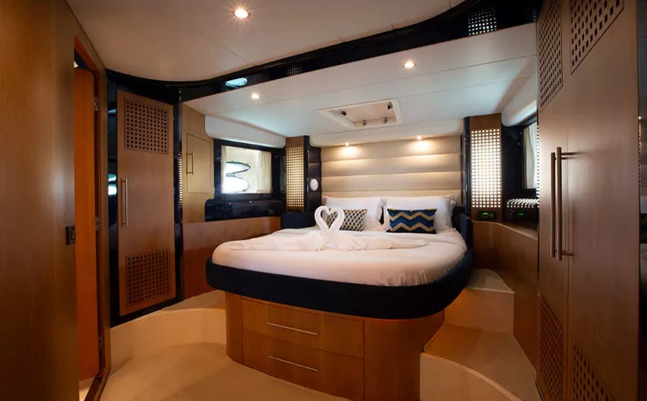 Aria Blue · Riva 70 Dolcevita — фото яхты 8