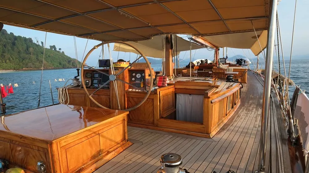 Aventure · Classic Ketch 29m — yacht photograph 8