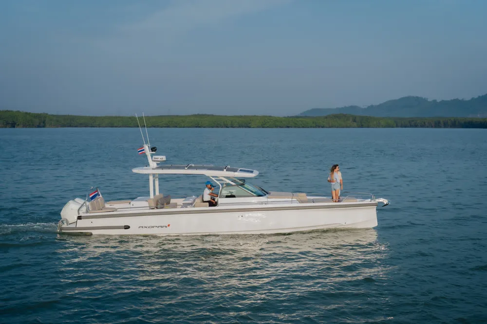 Axopar 37 — yacht photograph 7