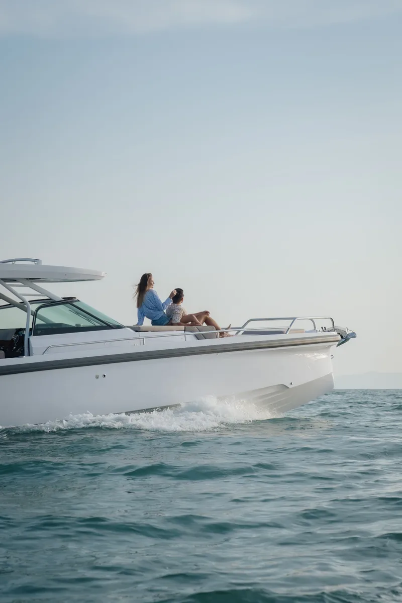 Axopar 37 — yacht photograph 8