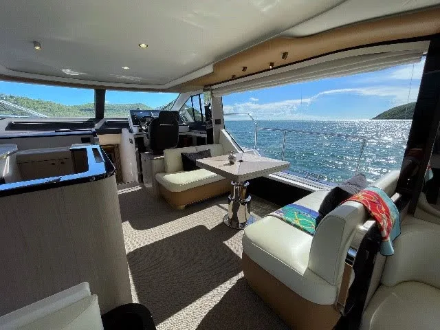 Azimut 60 · Azimut 60 Flybridge — yacht photograph 3