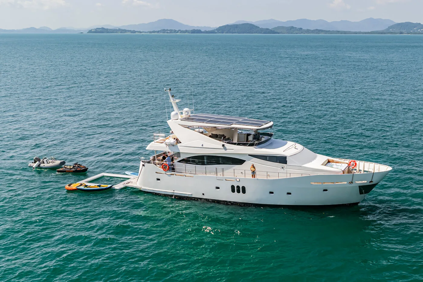 Beluga 88 — yacht photograph 1