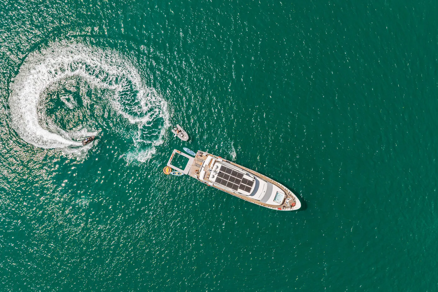 Beluga 88 — yacht photograph 2