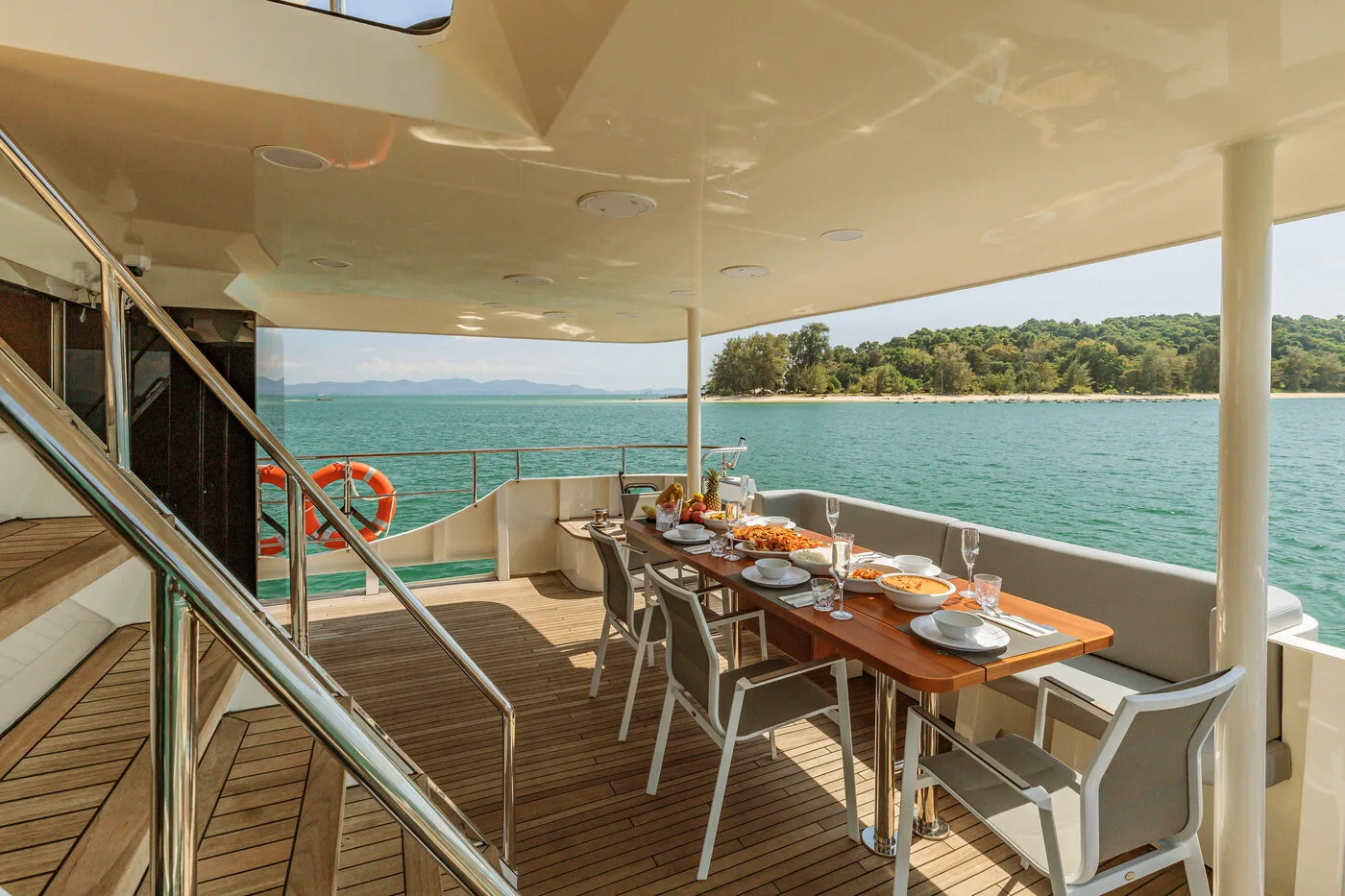 Beluga 88 — yacht photograph 4