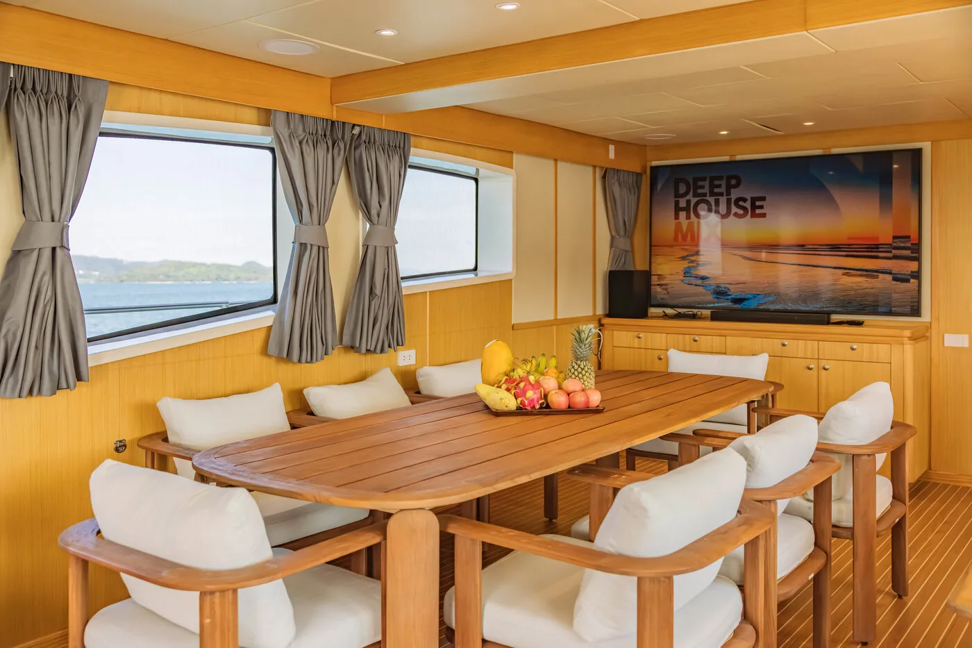 Beluga 88 — yacht photograph 5