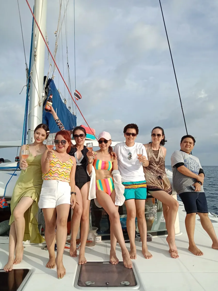 Blue Castle · Lagoon 420 — yacht photograph 2