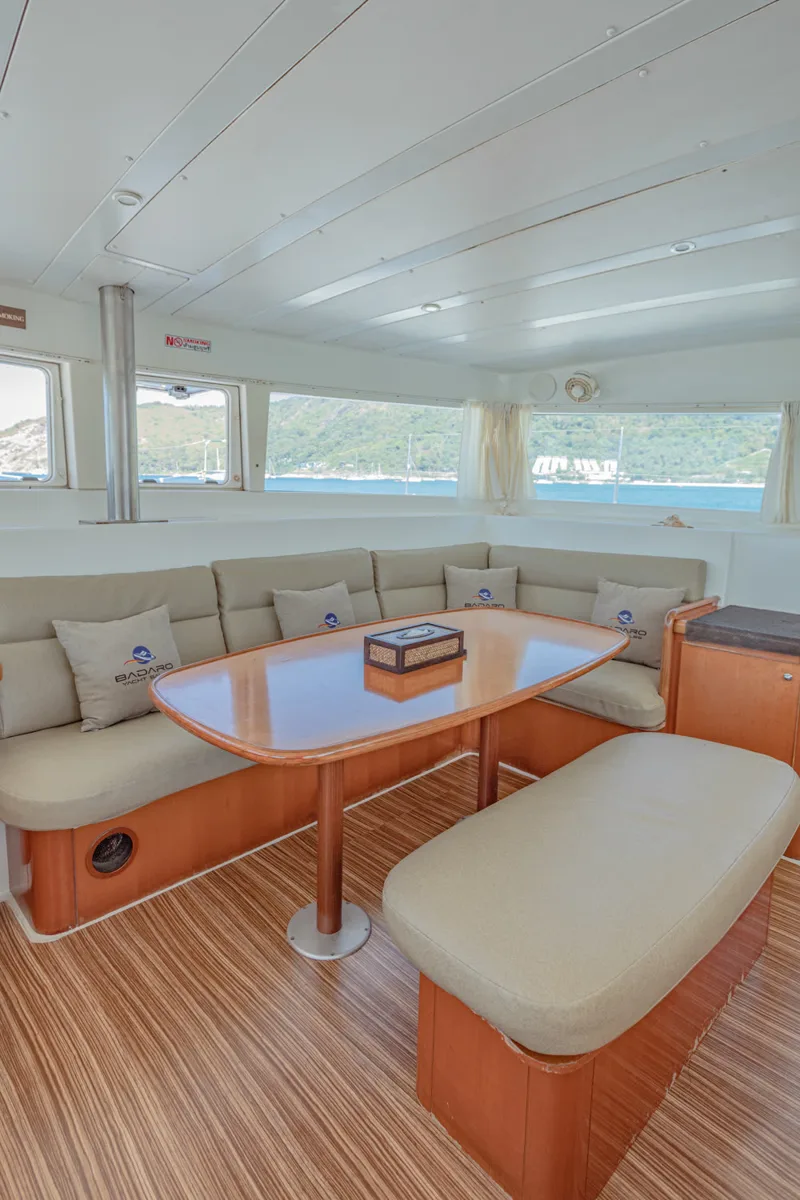 Blue Castle · Lagoon 420 — yacht photograph 4