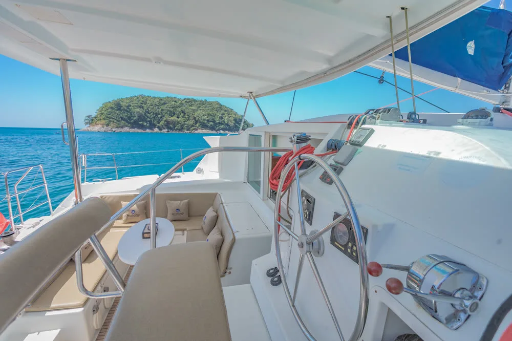 Blue Castle · Lagoon 420 — yacht photograph 5