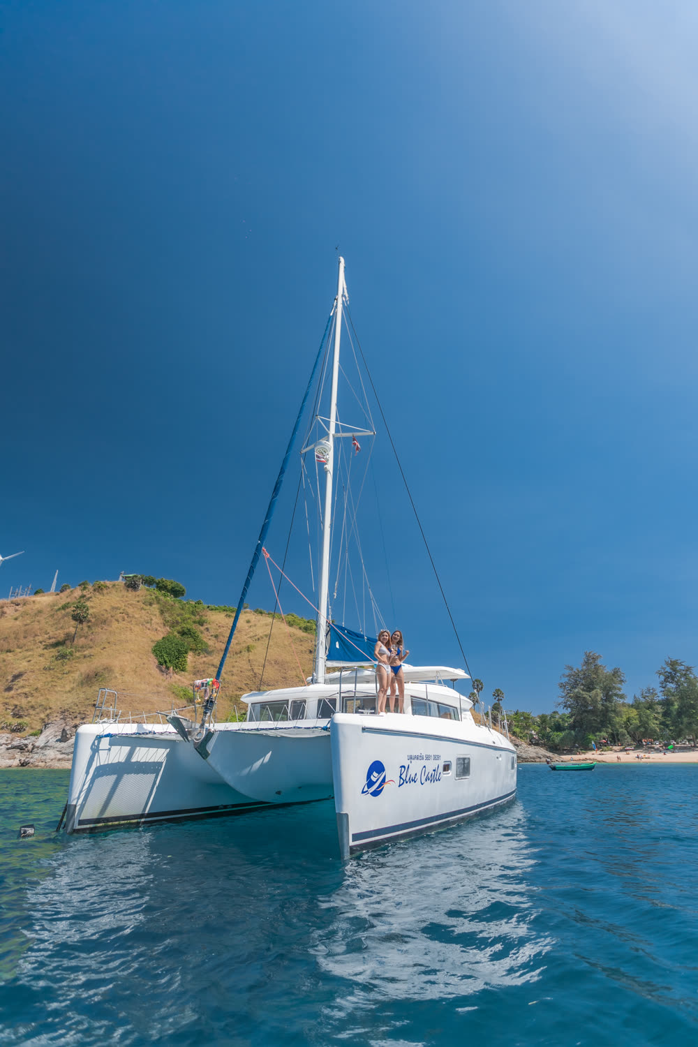 Blue Castle · Lagoon 420 — Люкс-катамаран, Phuket