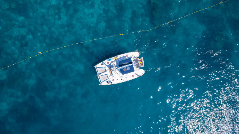 Blue Wings · Lagoon 440 — yacht photograph 3