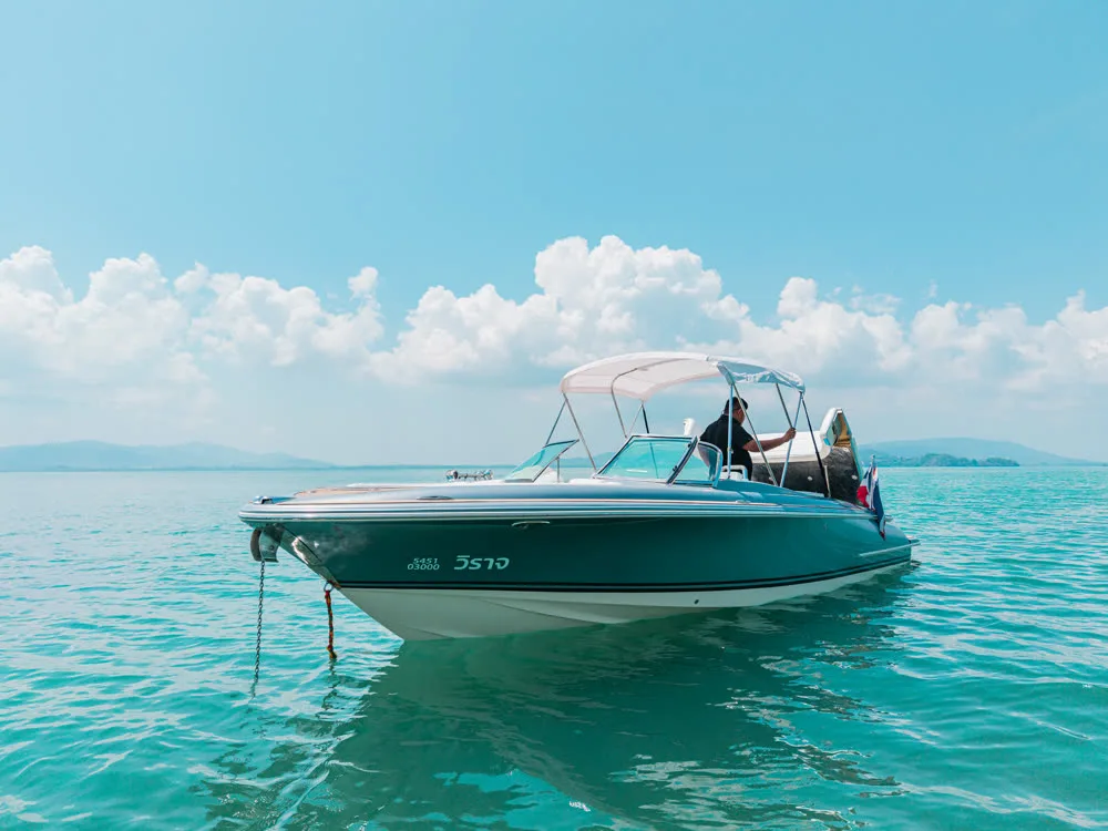 Chris Craft 27 · Chris-Craft 27 — yacht photograph 2