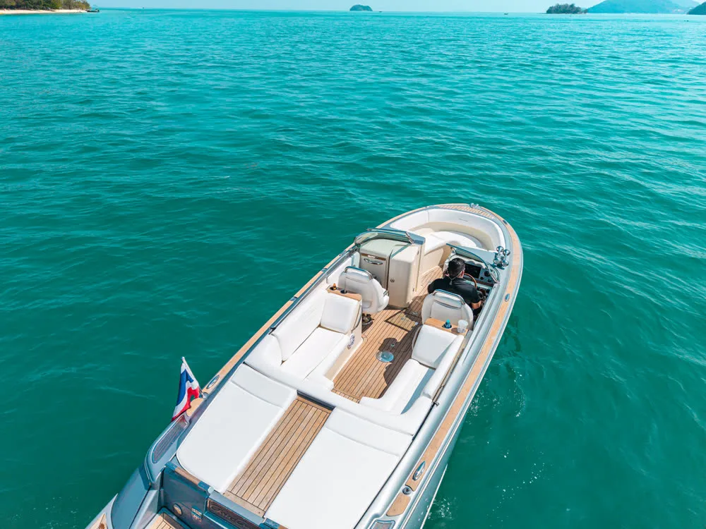 Chris Craft 27 · Chris-Craft 27 — yacht photograph 4