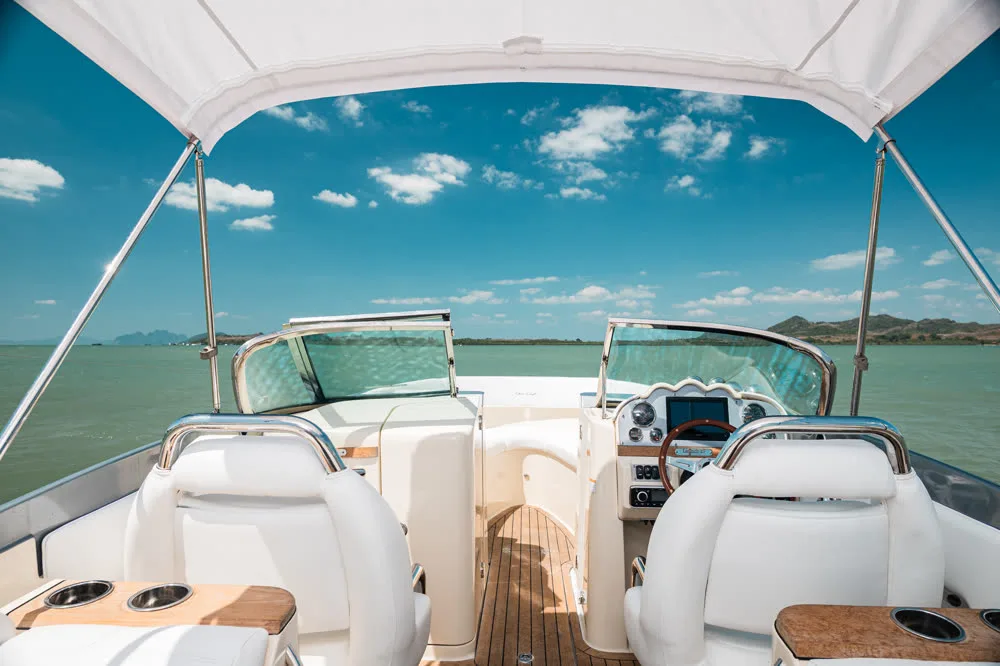 Chris Craft 27 · Chris-Craft 27 — yacht photograph 7