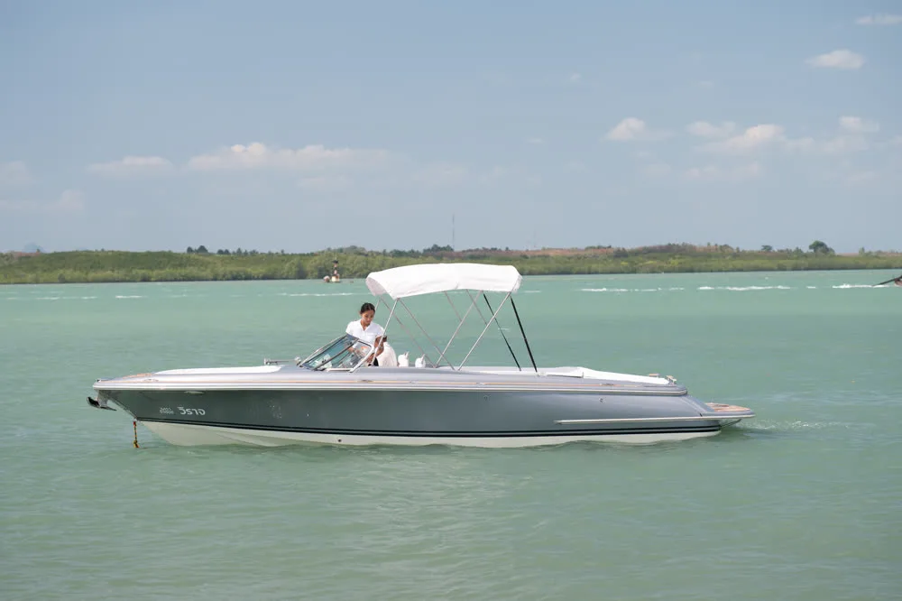Chris Craft 27 · Chris-Craft 27 — yacht photograph 8