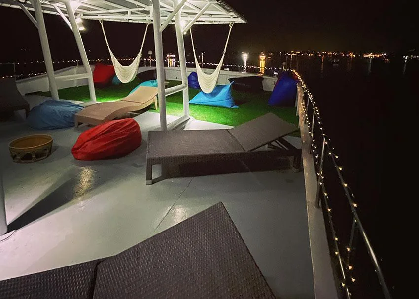 MV DiveRACE Class X — yacht photograph 3