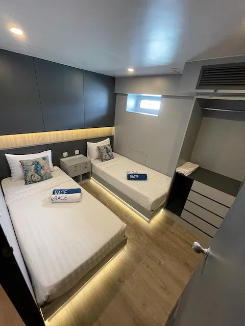 MV DiveRACE Class X — yacht photograph 7