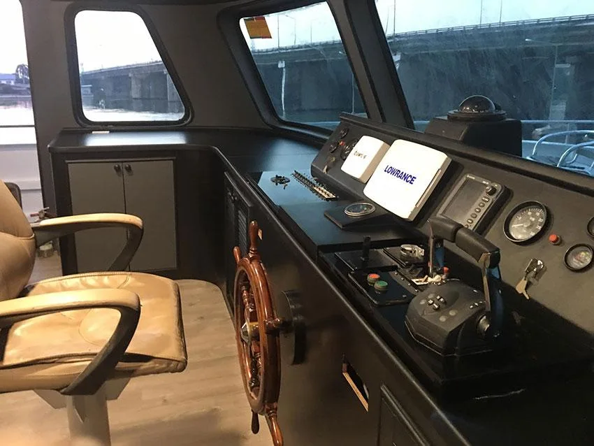 MV DiveRACE Class X — yacht photograph 8