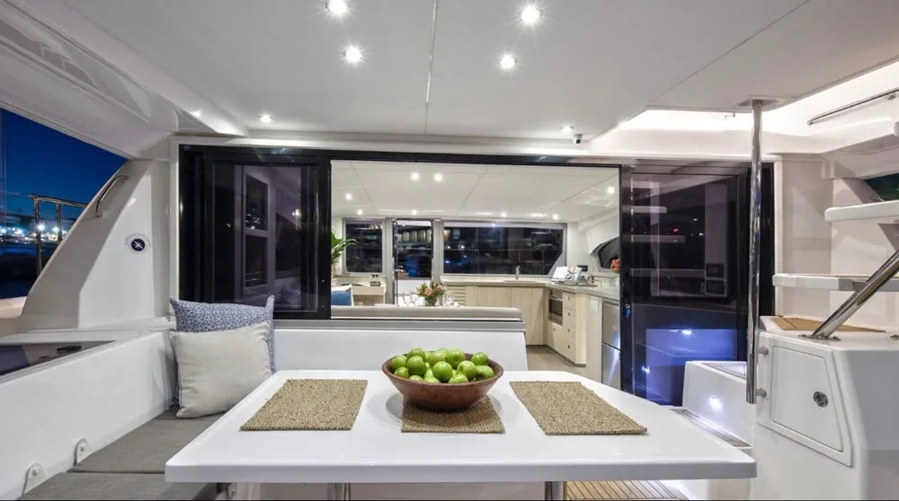Estrella · Leopard 43 — yacht photograph 3