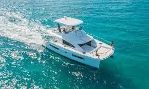 Estrella · Leopard 43 — yacht photograph 4