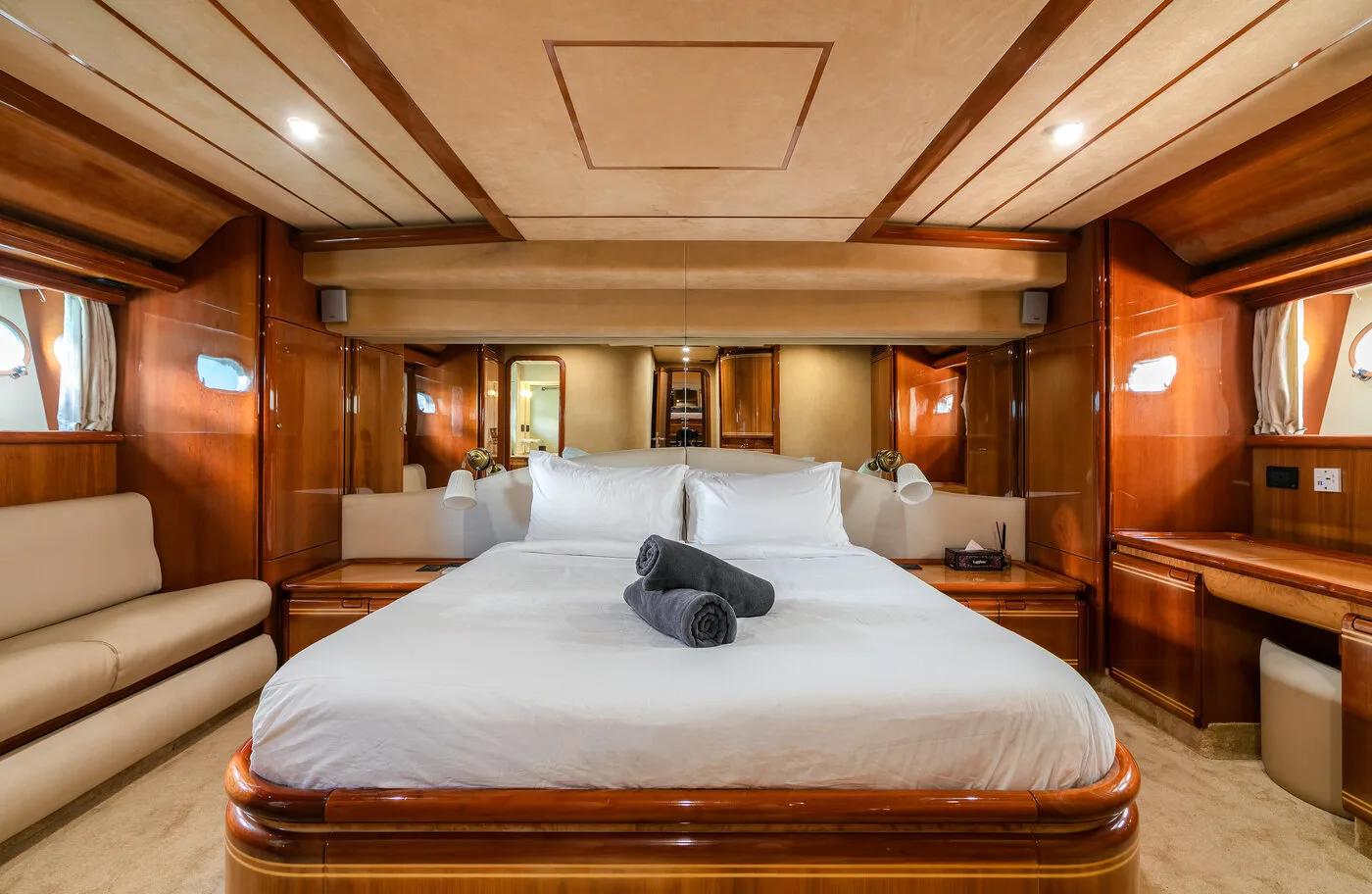 Sofia · Ferretti 80 — фото яхты 7