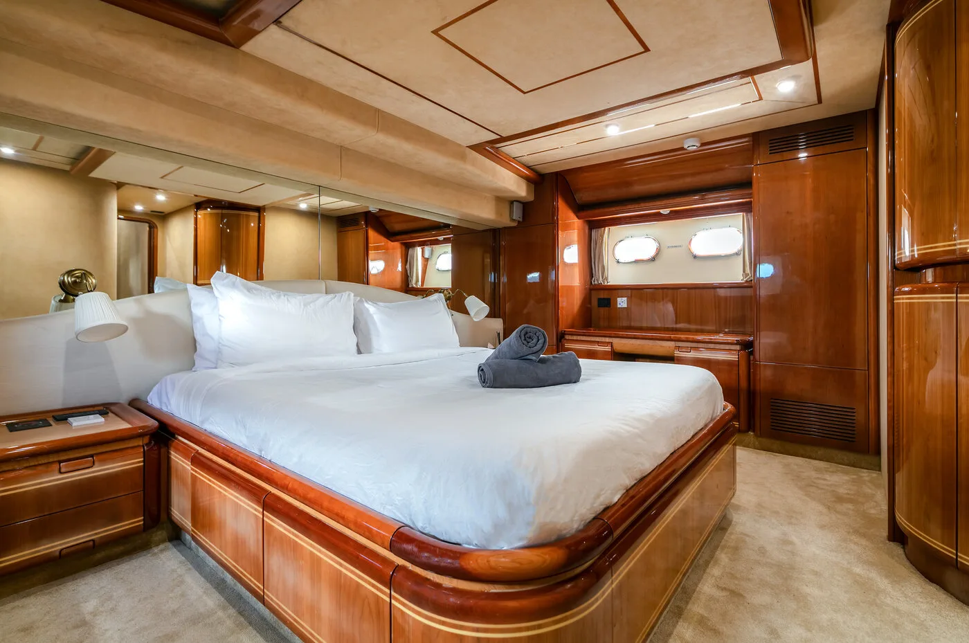 Sofia · Ferretti 80 — фото яхты 8