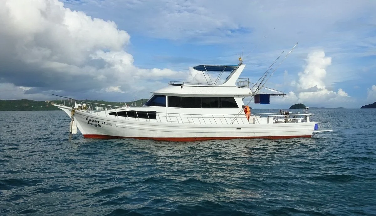 FB02 · Fishing & Diving — yacht photograph 1