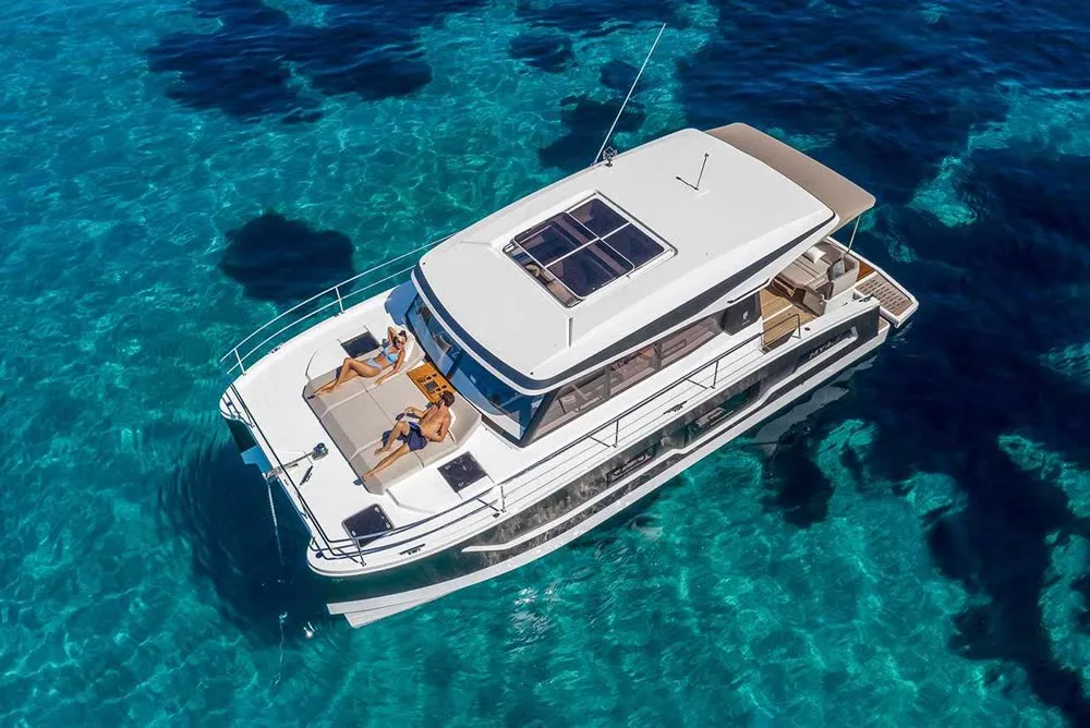 Fountaine Pajot MY40 — yacht photograph 5