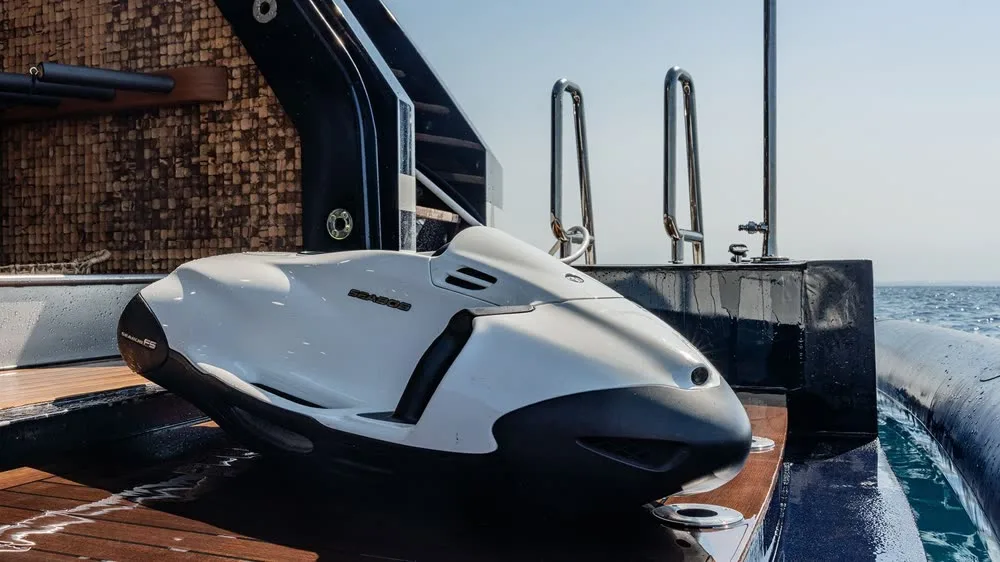 Galileo — yacht photograph 4