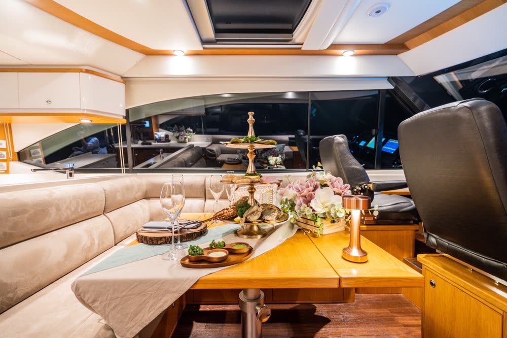 Happy Ours · Riviera 58 Sports Motor Yacht — Приватная чартерная яхта, Phuket