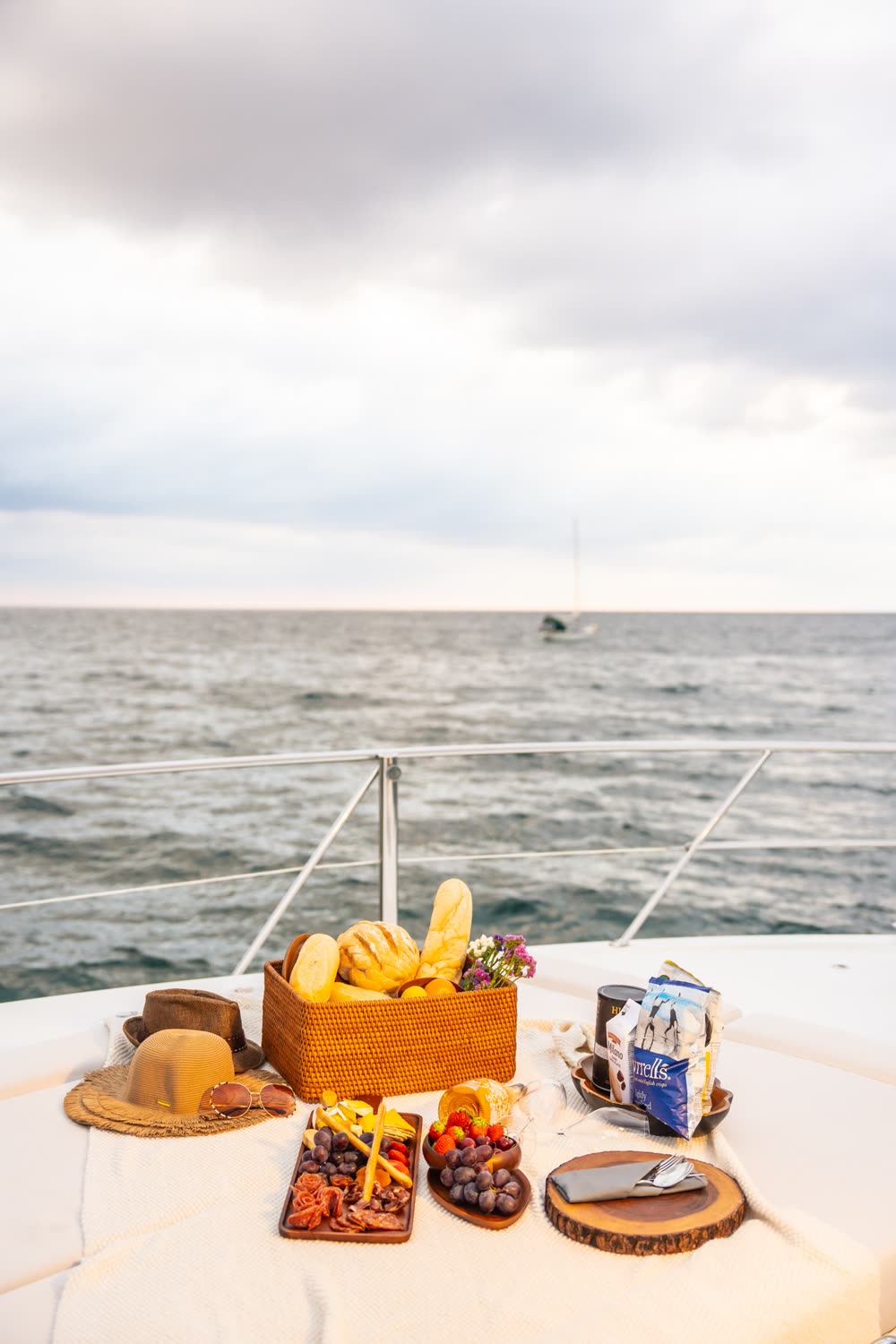 Happy Ours · Riviera 58 Sports Motor Yacht — Приватная чартерная яхта, Phuket