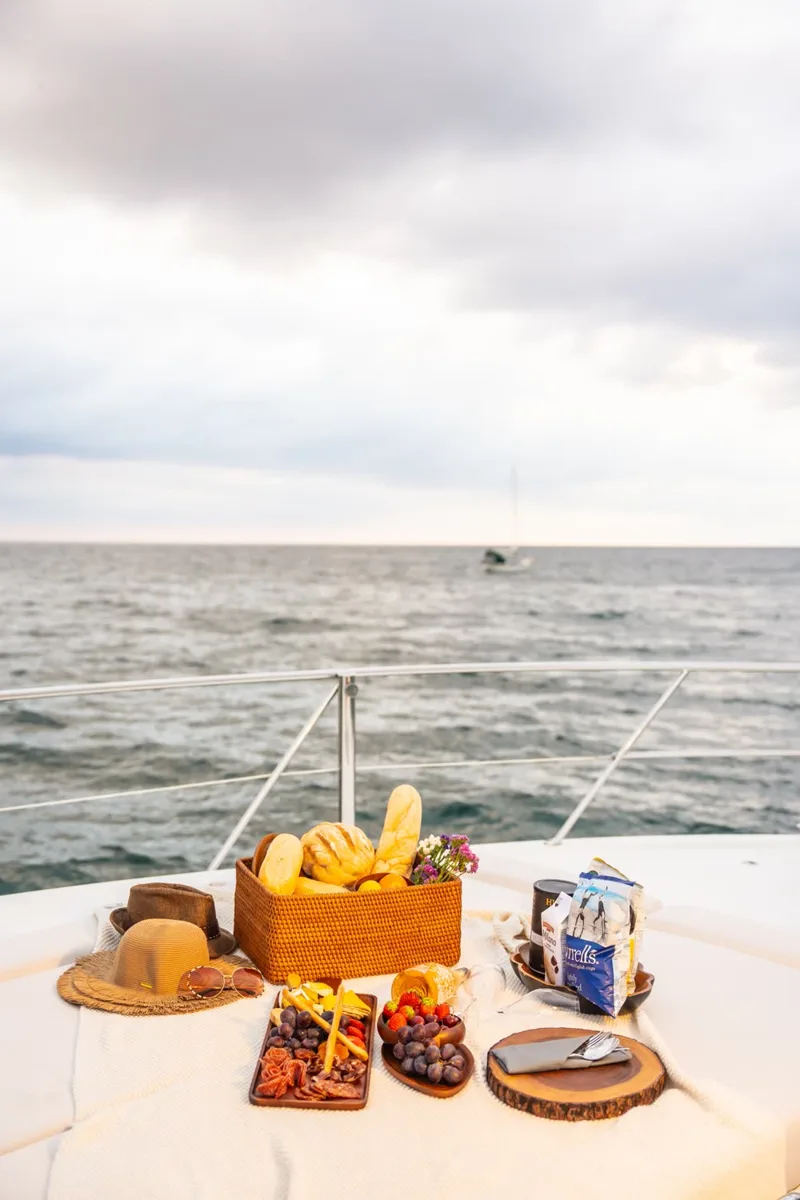Happy Ours · Riviera 58 Sports Motor Yacht — фото яхты 7
