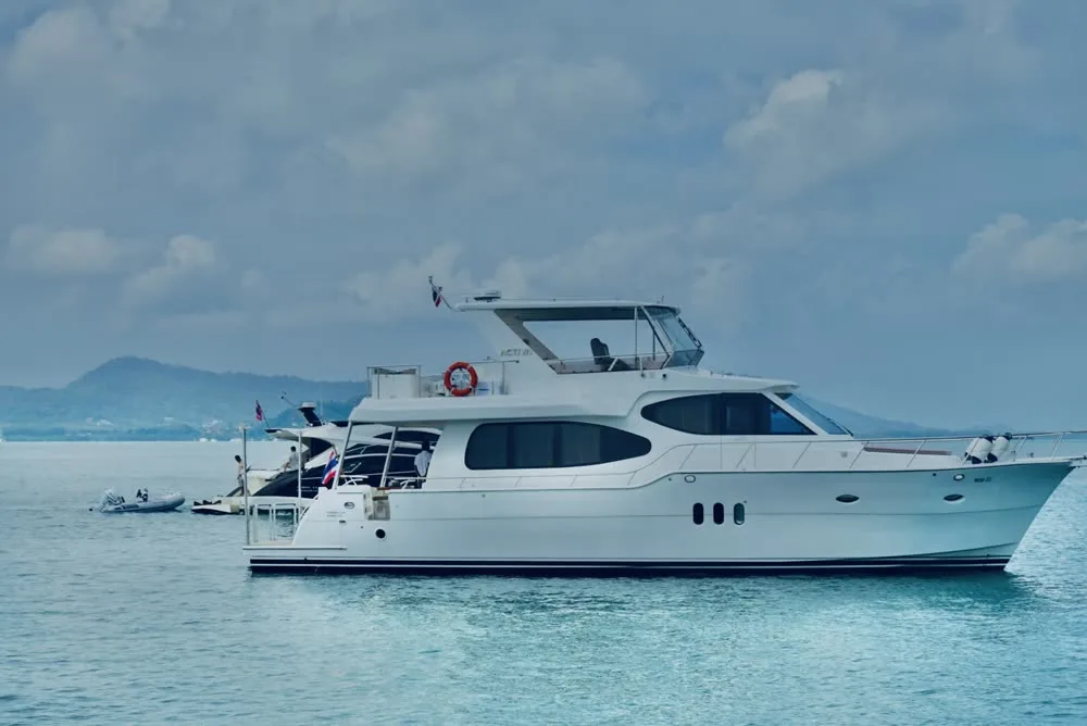 Jawsss · Activa 5800 — yacht photograph 7