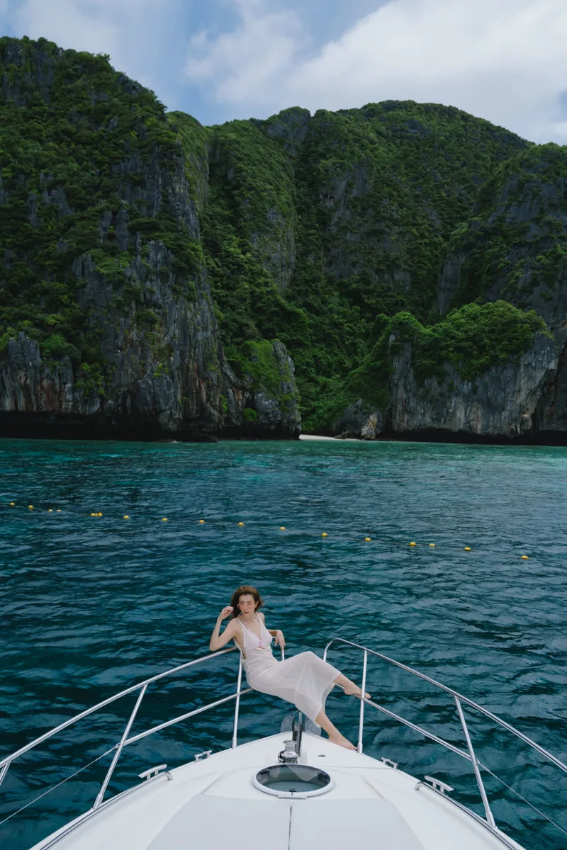 Jelly Bear · Princess 42 — yacht photograph 3