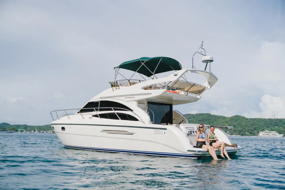 Jelly Bear · Princess 42 — yacht photograph 4