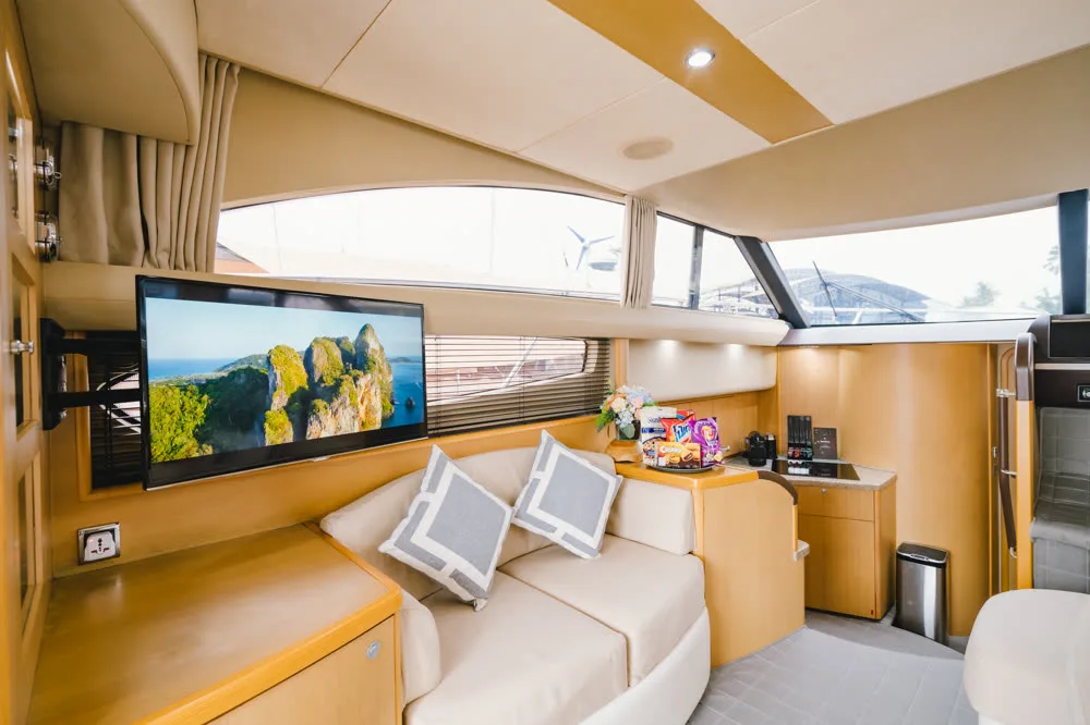 Jelly Bear · Princess 42 — yacht photograph 6