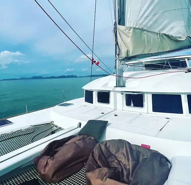 Lagoon 380 — yacht photograph 2