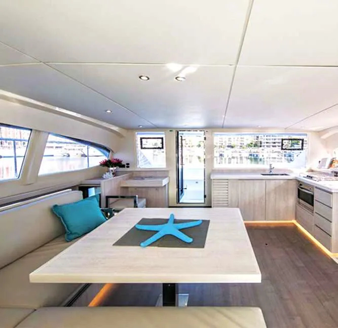 Leopard 43 Powercat (2015) — yacht photograph 2