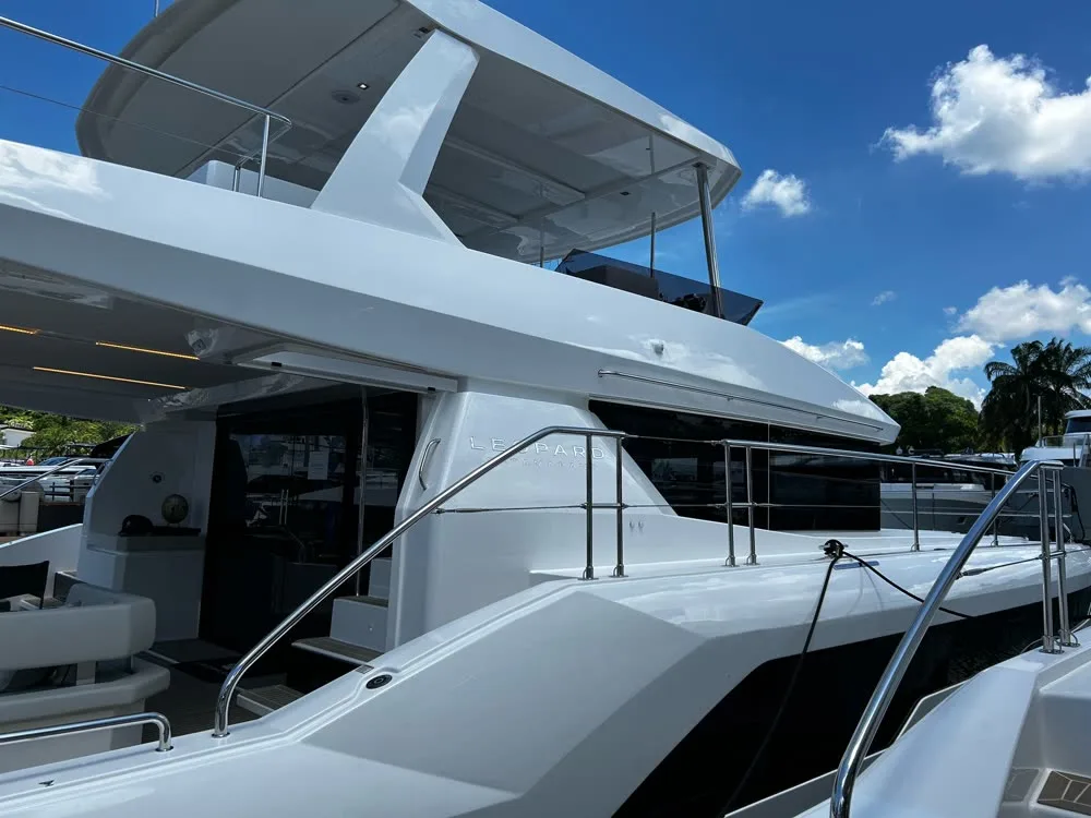 Leopard 53 · Leopard 53 Powercat — yacht photograph 4