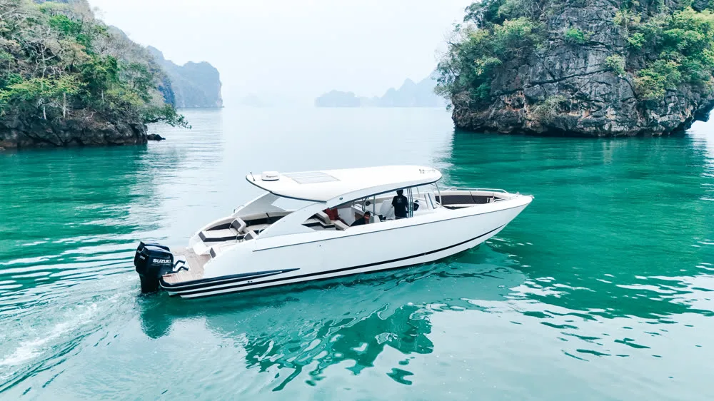 Luxury Speedboat — yacht photograph 3