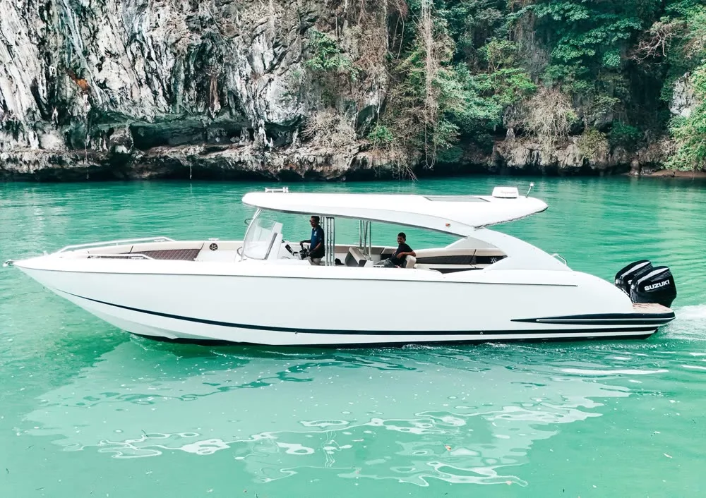 Luxury Speedboat — yacht photograph 1