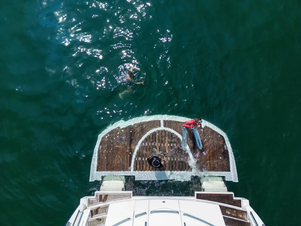 Major Affair · Sunseeker 90 — yacht photograph 3