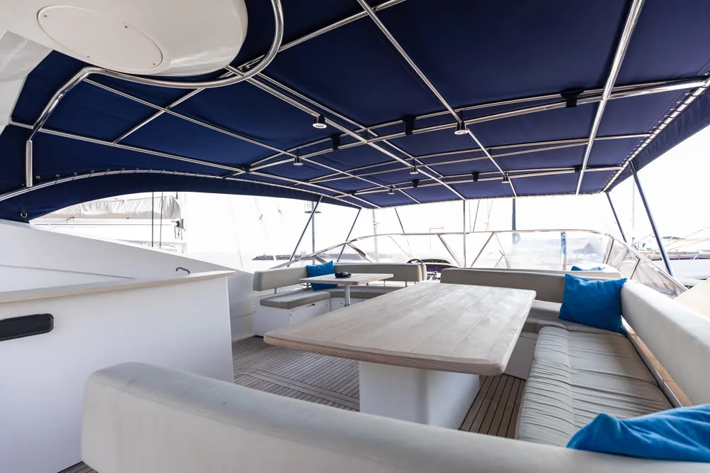 Major Affair · Sunseeker 90 — yacht photograph 5