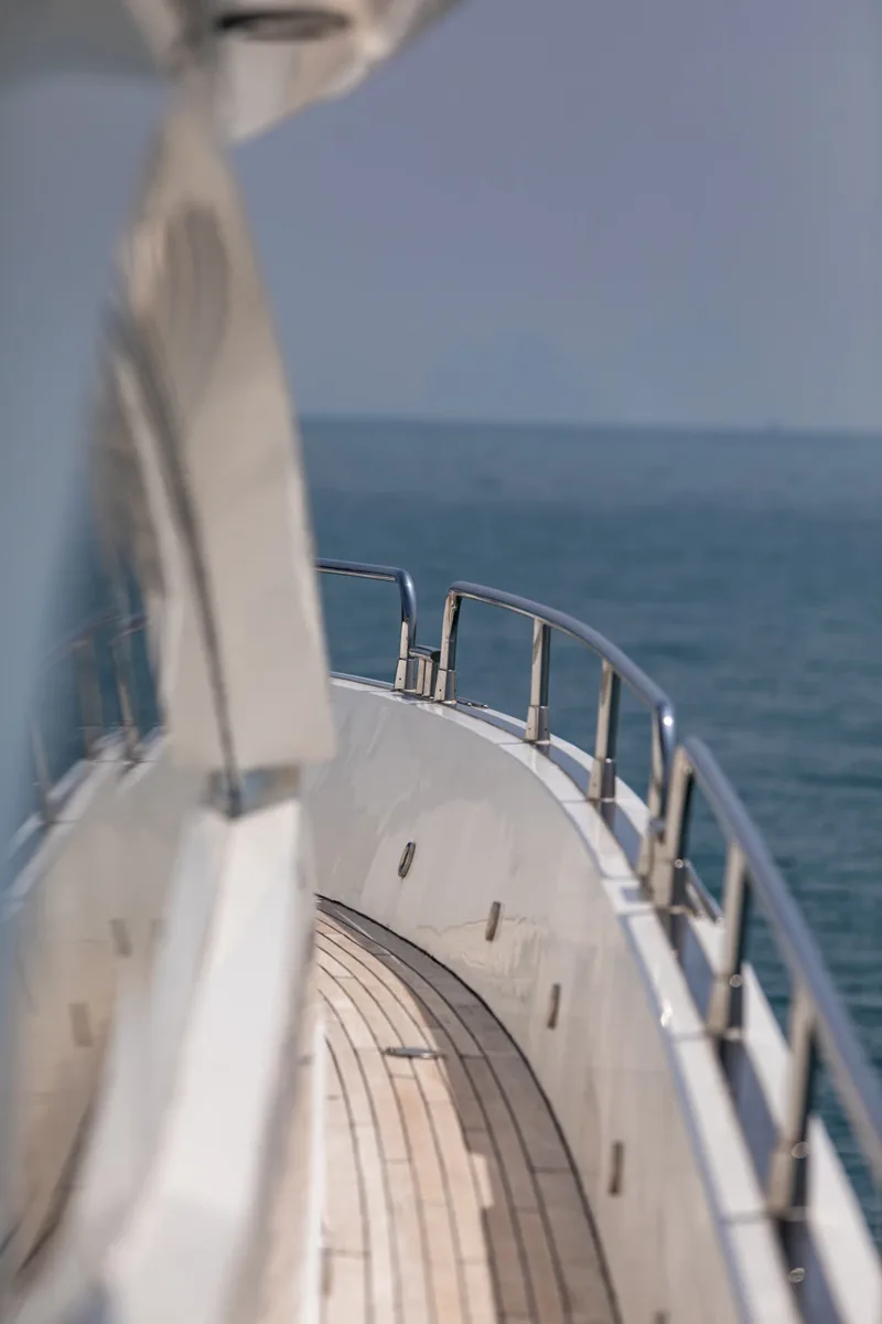 Major Affair · Sunseeker 90 — yacht photograph 7