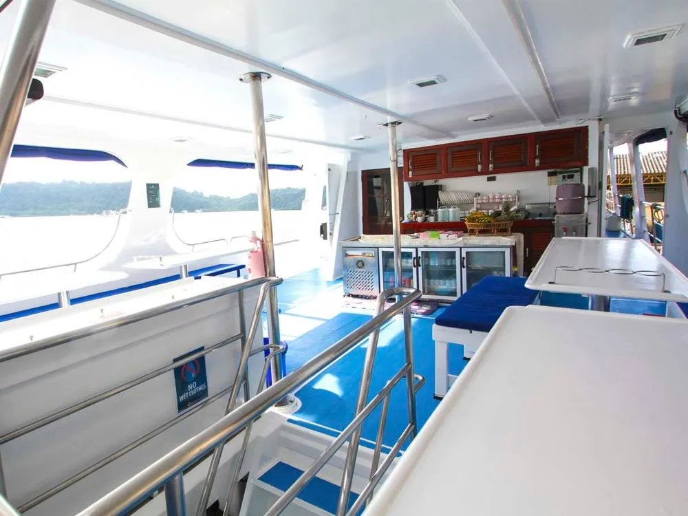 Manta Queen 1 — yacht photograph 7