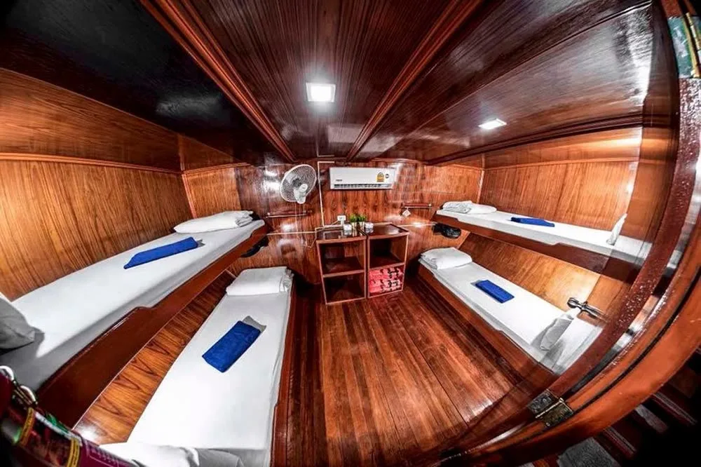 Manta Queen 2 — yacht photograph 3